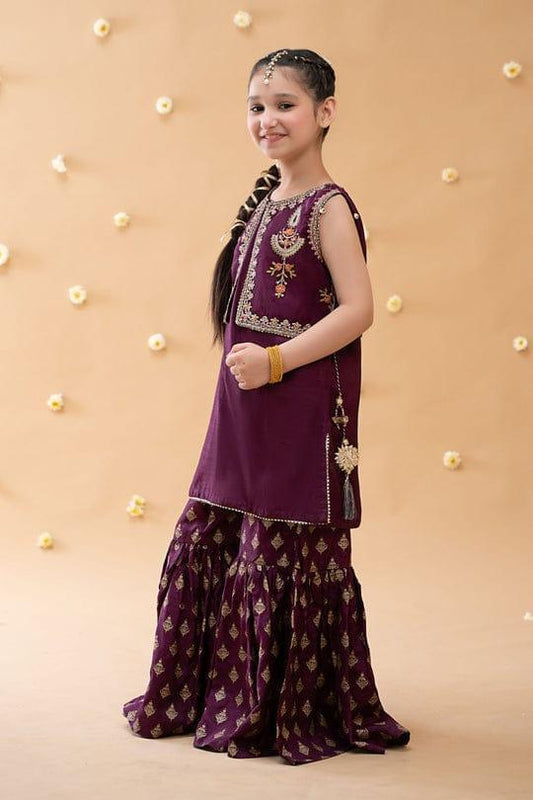 2 Pcs Girl's Lawn Embroided Unstitched Suit
